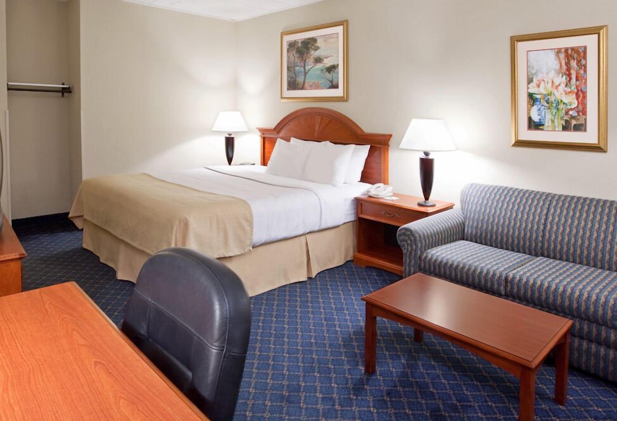 Hotel Ramada By Wyndham Uniontown Exterior foto