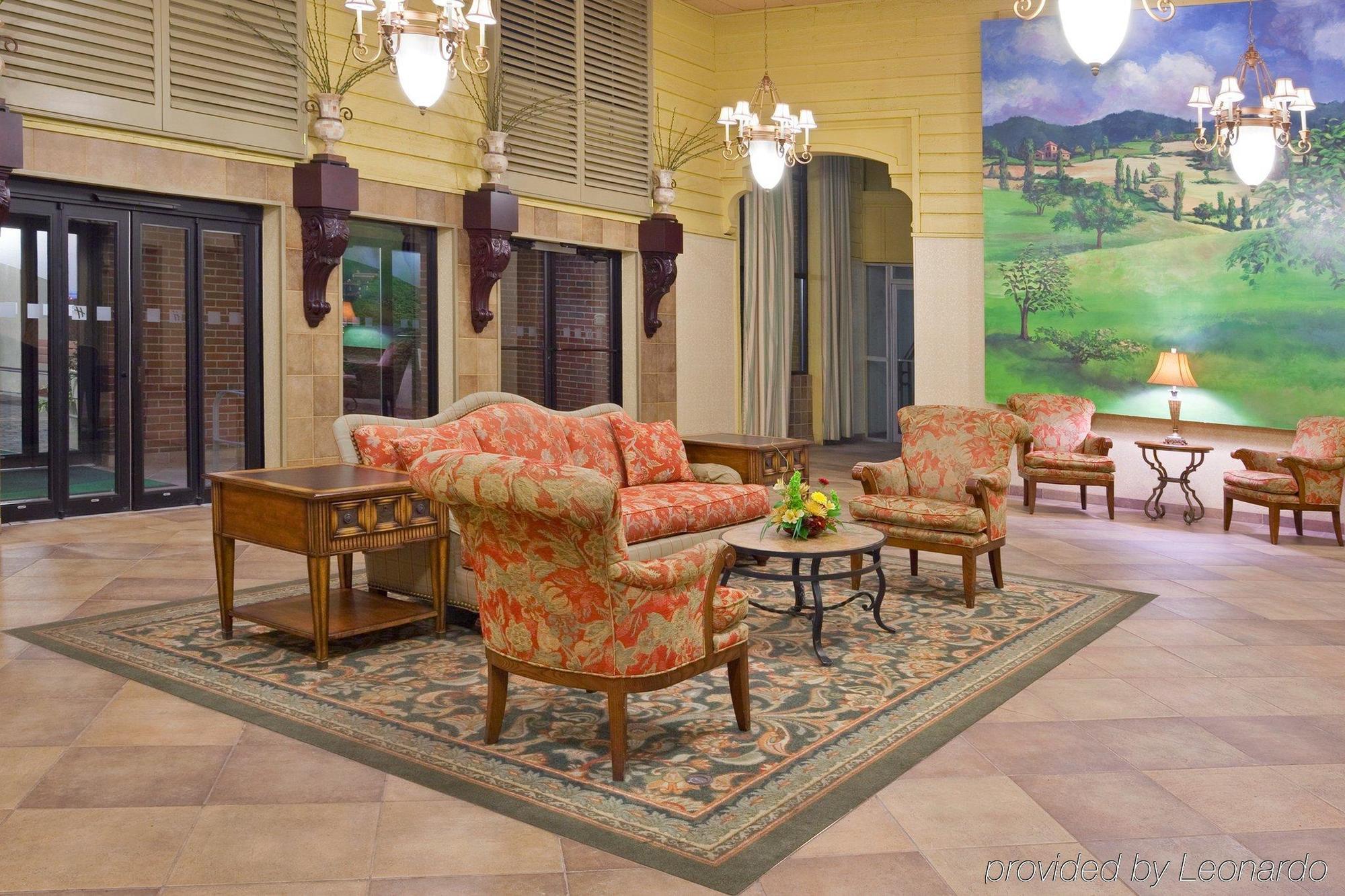 Hotel Ramada By Wyndham Uniontown Interior foto