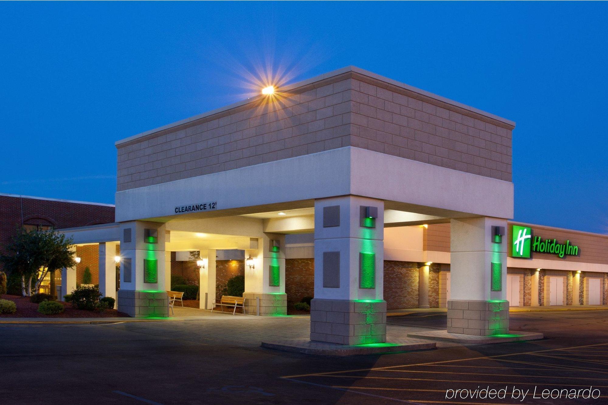 Hotel Ramada By Wyndham Uniontown Exterior foto