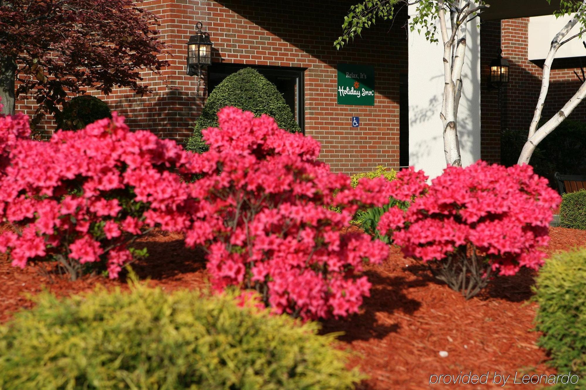 Hotel Ramada By Wyndham Uniontown Exterior foto