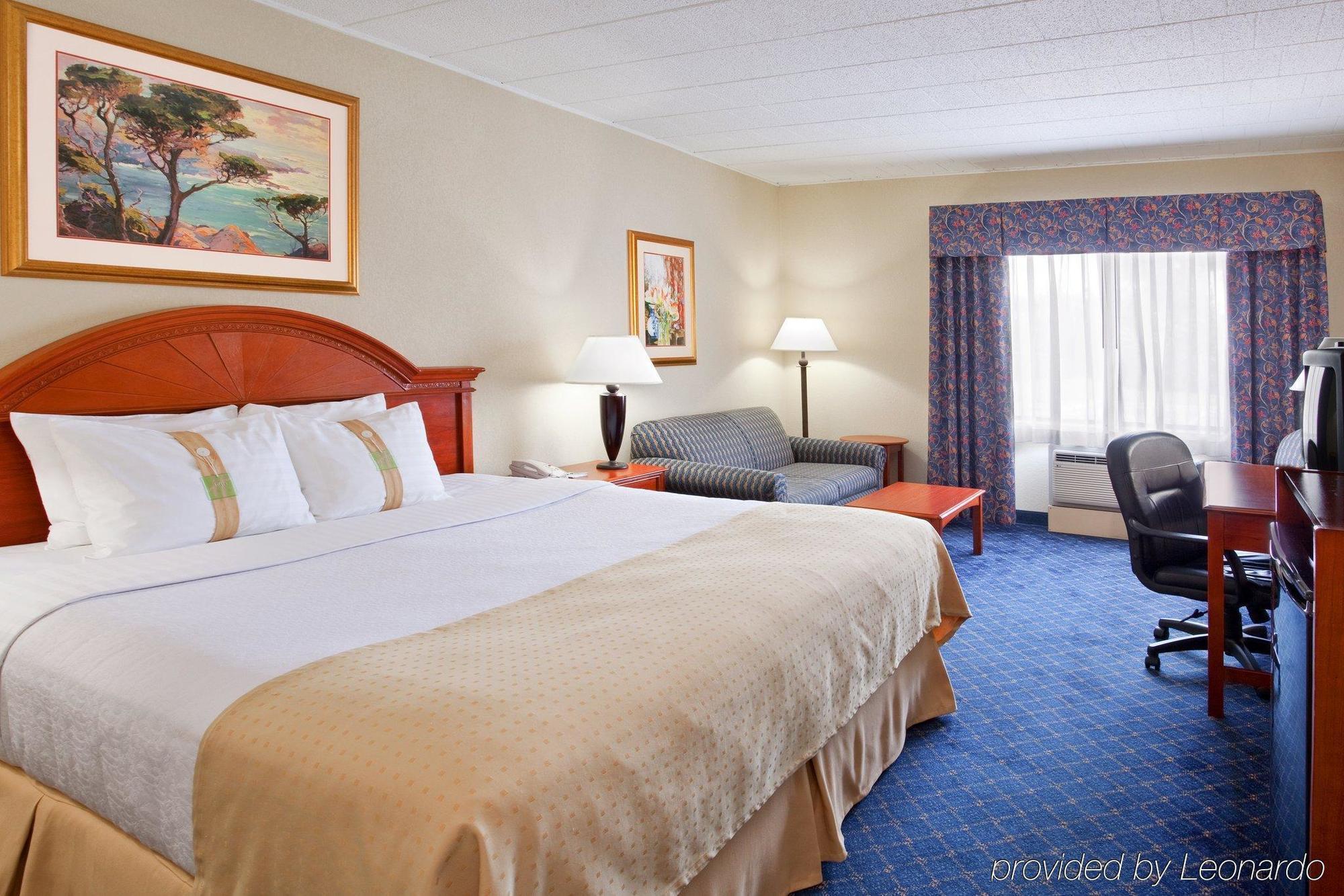 Hotel Ramada By Wyndham Uniontown Habitación foto