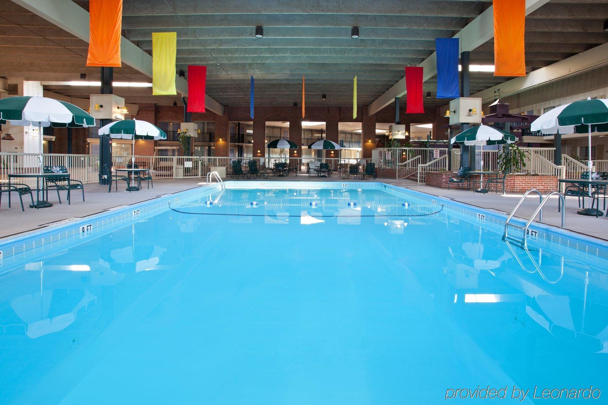 Hotel Ramada By Wyndham Uniontown Facilidades foto