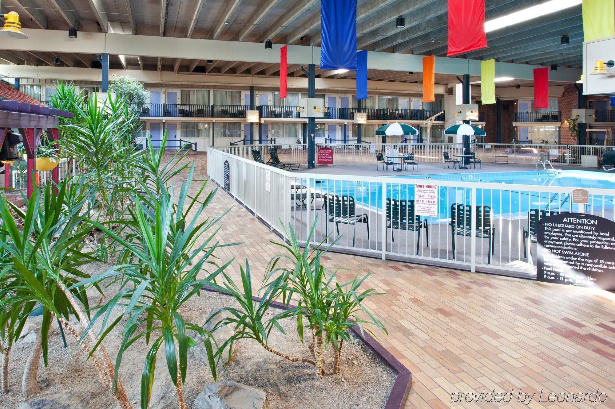 Hotel Ramada By Wyndham Uniontown Facilidades foto