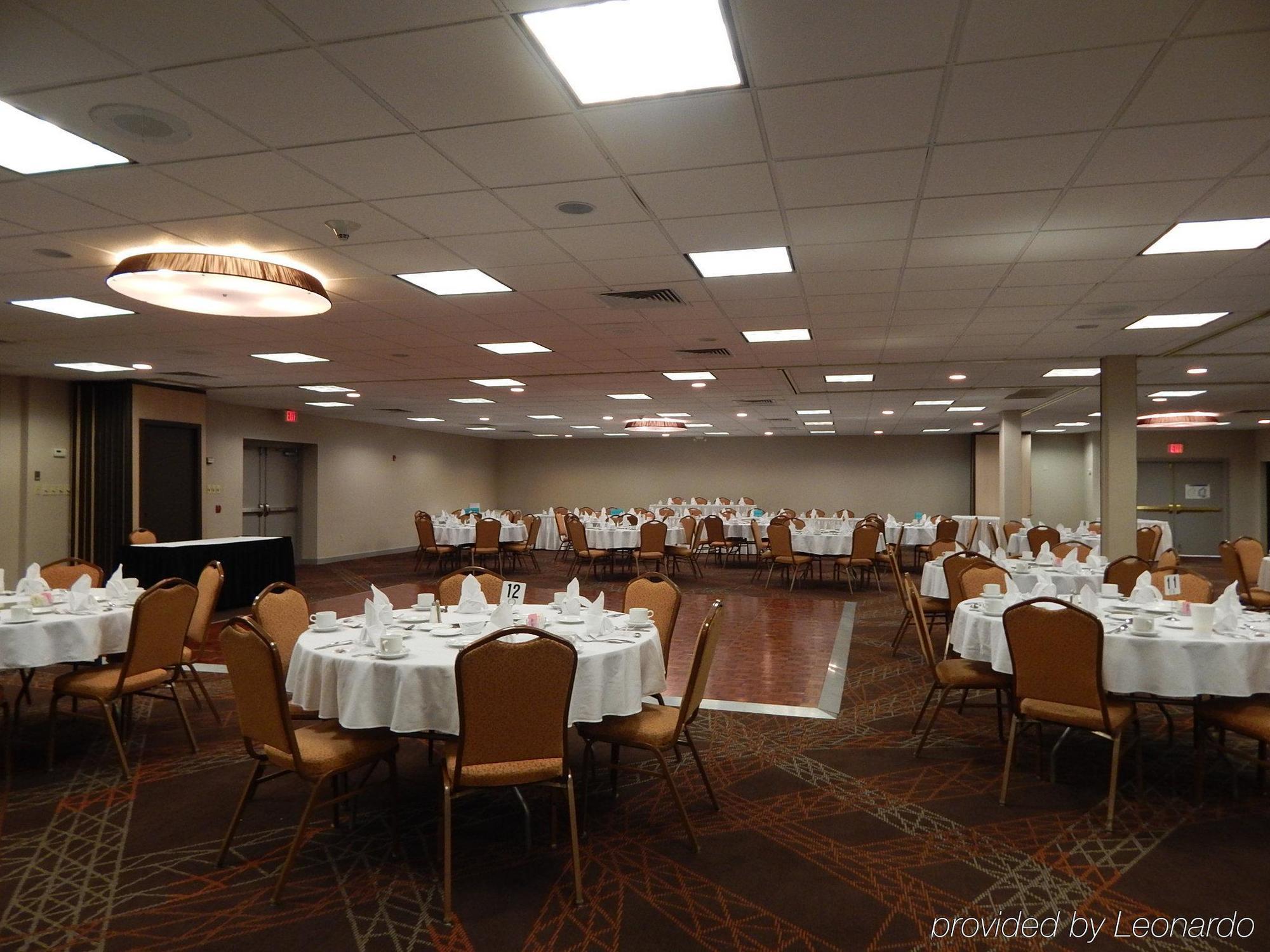 Hotel Ramada By Wyndham Uniontown Exterior foto