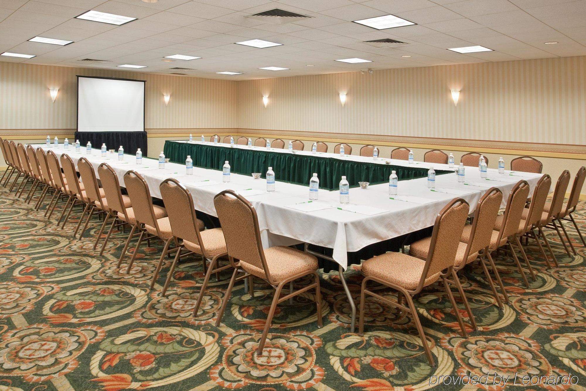 Hotel Ramada By Wyndham Uniontown Exterior foto