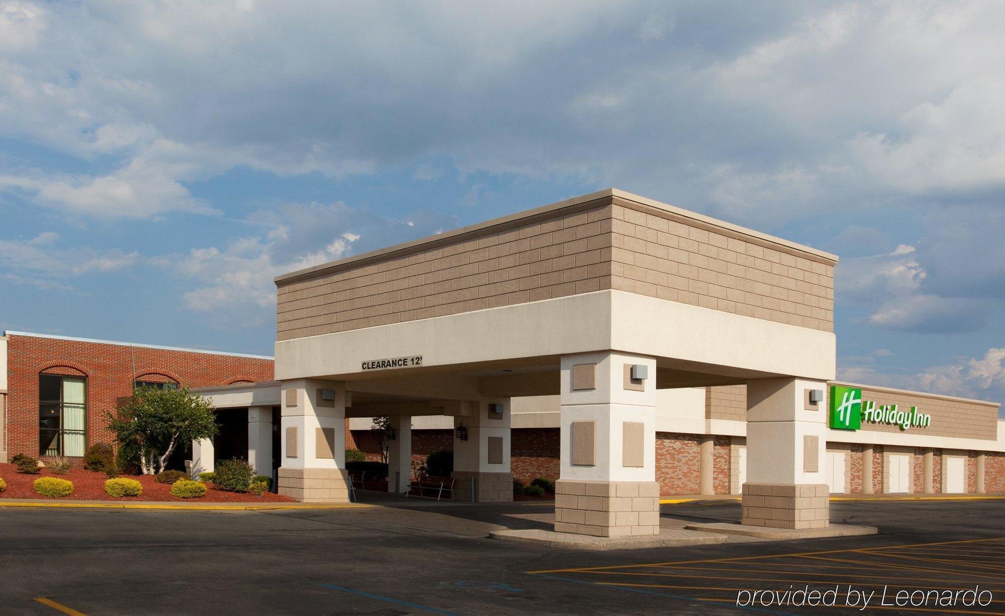 Hotel Ramada By Wyndham Uniontown Exterior foto