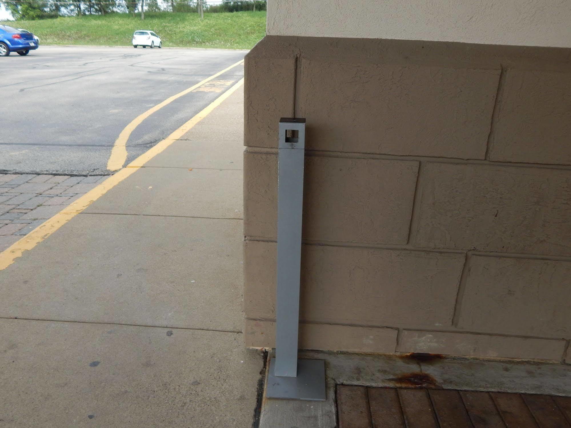 Hotel Ramada By Wyndham Uniontown Exterior foto