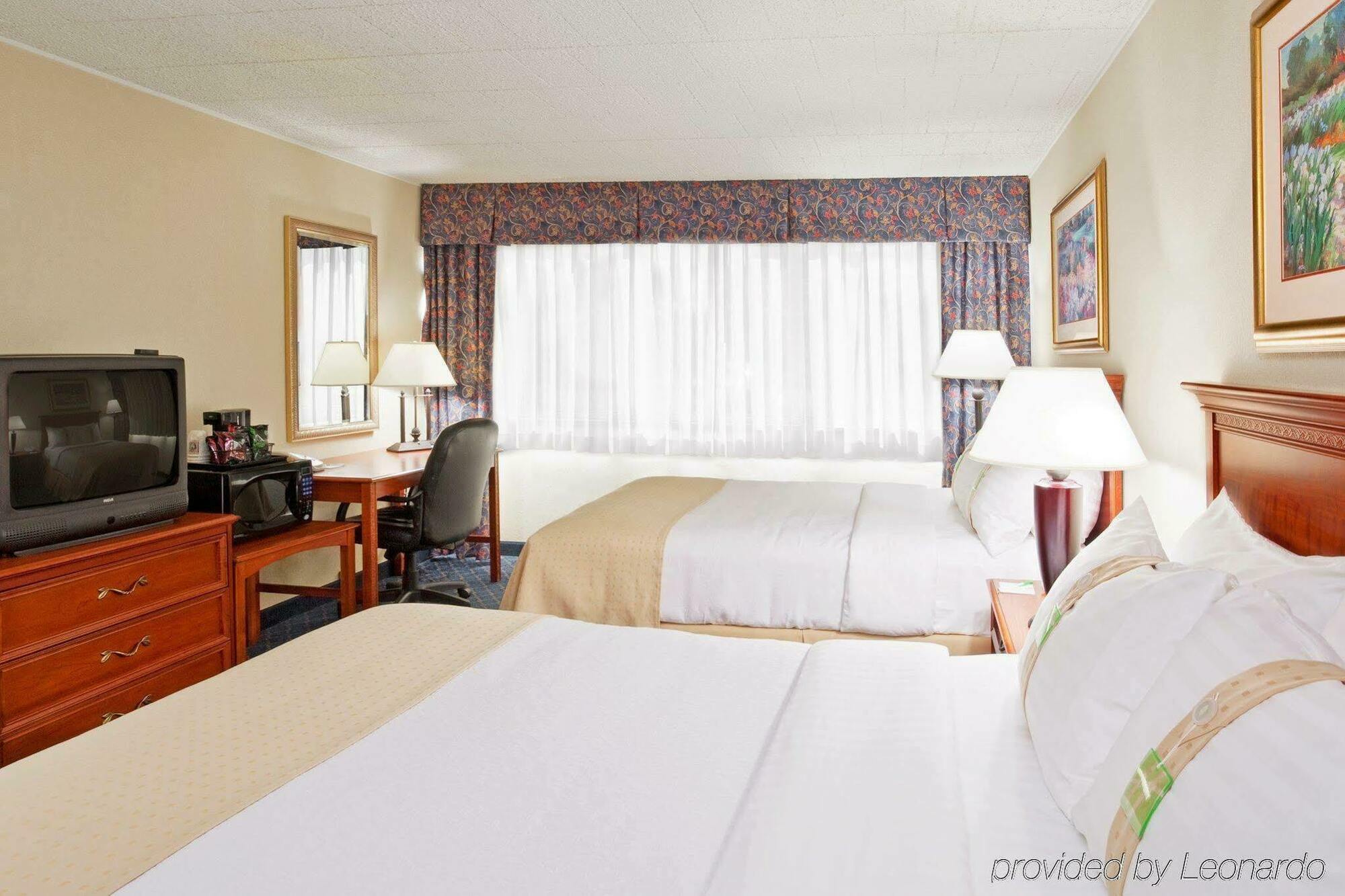 Hotel Ramada By Wyndham Uniontown Exterior foto